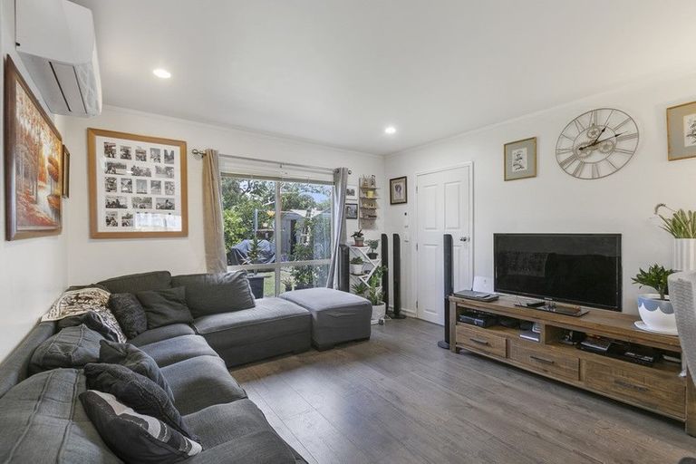 Photo of property in 17 Kora Avenue, Ranui, Auckland, 0612