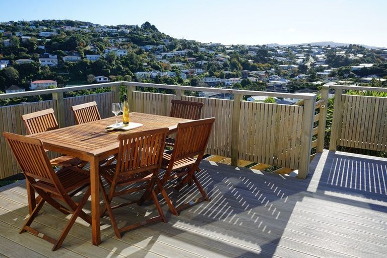 Photo of property in 15 Dunmail Way, Newlands, Wellington, 6037