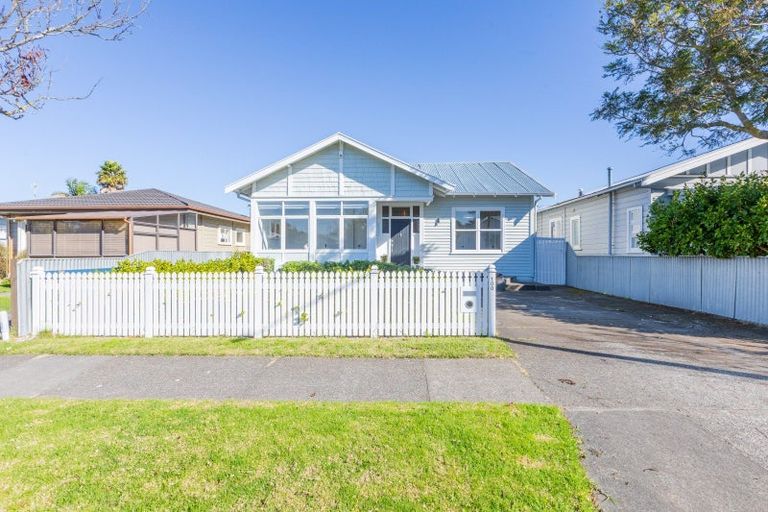 Photo of property in 100 Vigor Brown Street, Napier South, Napier, 4110