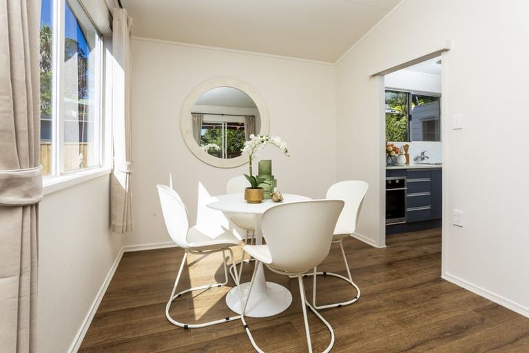 Photo of property in 43 Valley View Road, Glenfield, Auckland, 0629