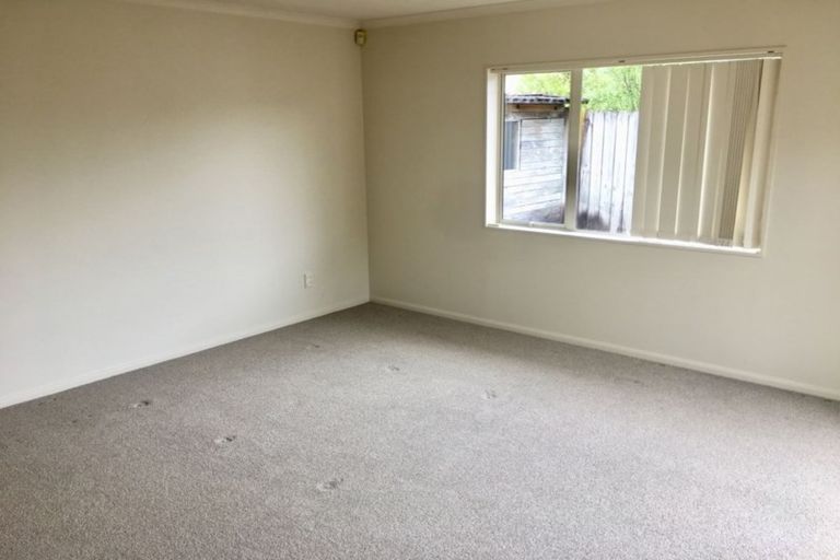 Photo of property in 10 Newry Close, East Tamaki Heights, Auckland, 2016