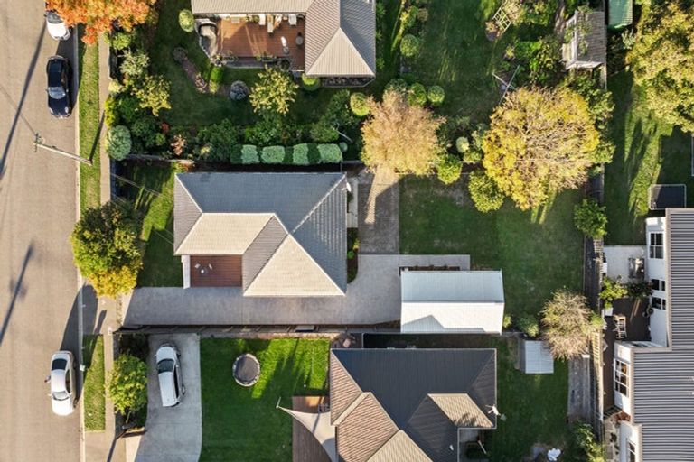 Photo of property in 185 Bowhill Road, New Brighton, Christchurch, 8083