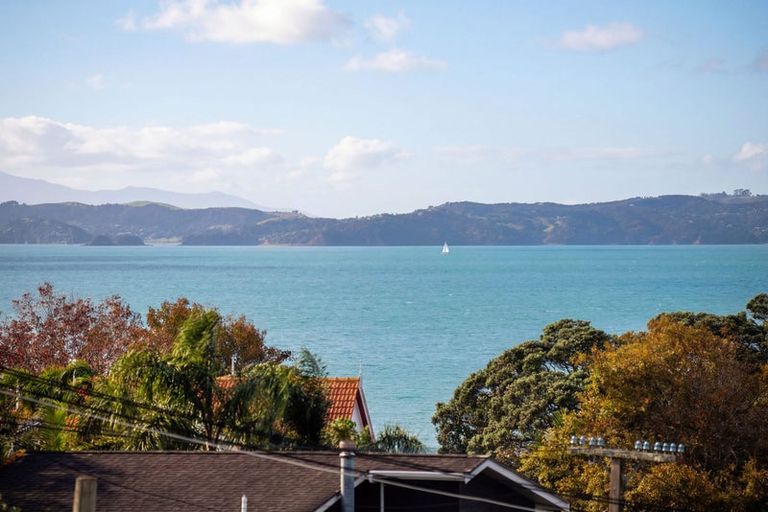 Photo of property in 1/5 Colmar Road, Mellons Bay, Auckland, 2014