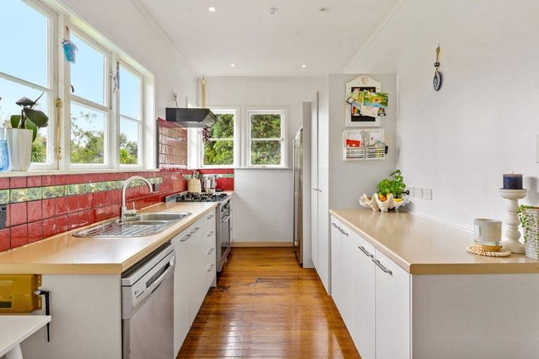 Photo of property in 2 Slater Road, South Head, Helensville, 0874