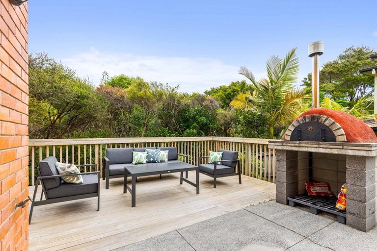 Photo of property in 46 Newbury Place, Schnapper Rock, Auckland, 0632