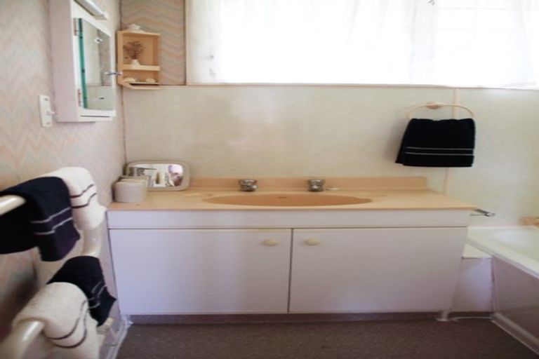 Photo of property in 16 Madison Place, Forrest Hill, Auckland, 0620