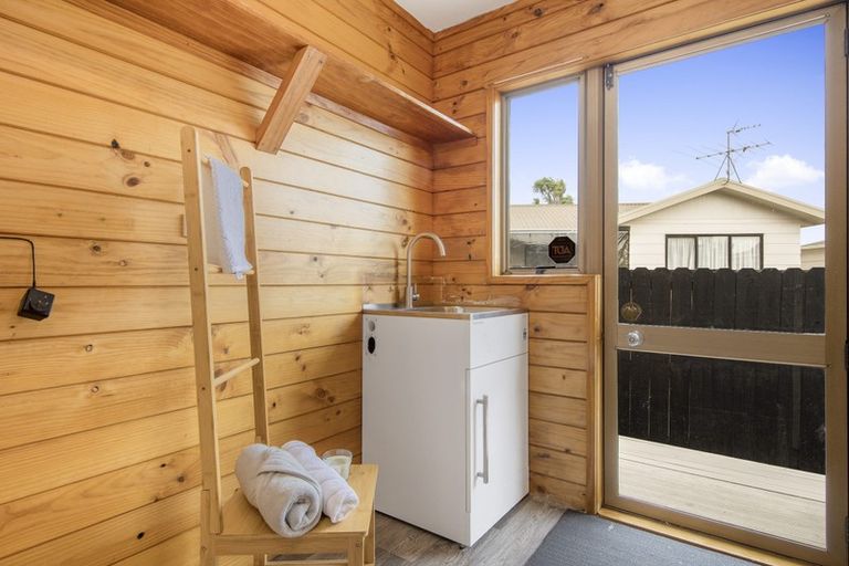 Photo of property in 107 Wattle Farm Road, Wattle Downs, Auckland, 2103