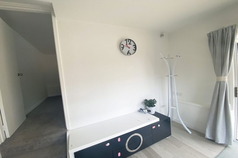 Photo of property in 28b Tamahere Drive, Glenfield, Auckland, 0629