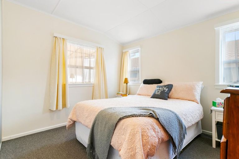 Photo of property in 13 Taikata Road, Te Atatu Peninsula, Auckland, 0610