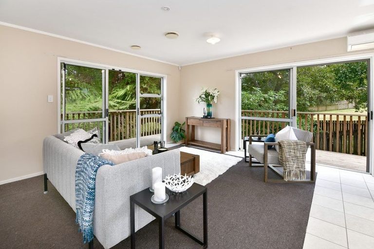 Photo of property in 1/25 Edgware Road, West Harbour, Auckland, 0618