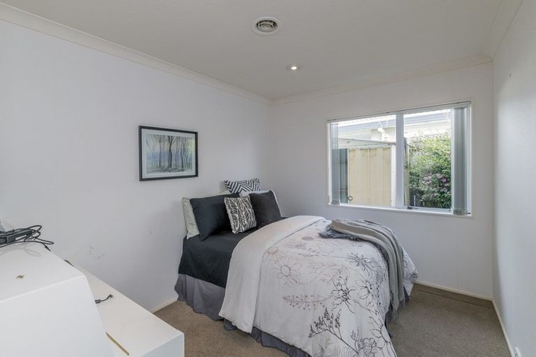 Photo of property in 32 Easton Way, Levin, 5510