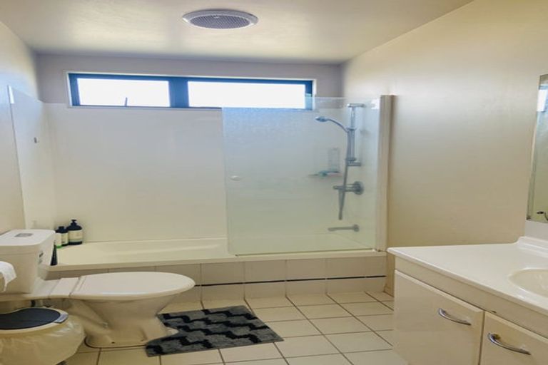 Photo of property in 11 Spalding Rise, Golflands, Auckland, 2013
