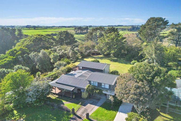 Photo of property in 27 Donnelly Street, Oakura, 4314