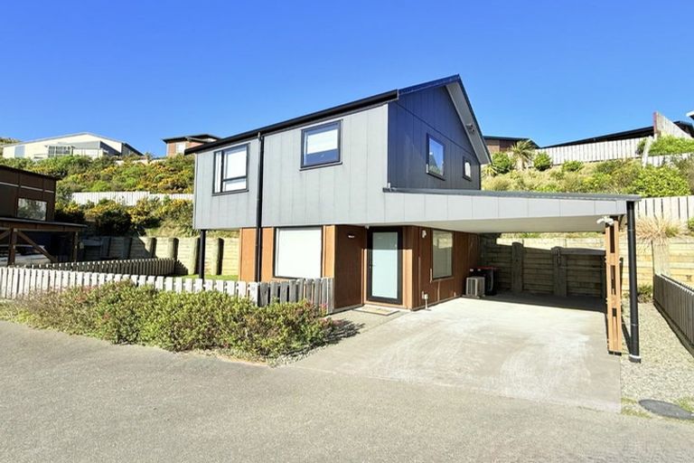 Photo of property in 32 Astelia Way, Woodridge, Wellington, 6037