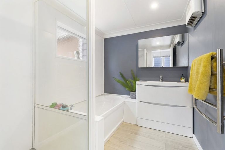 Photo of property in 4b Jasons Place, Churton Park, Wellington, 6037