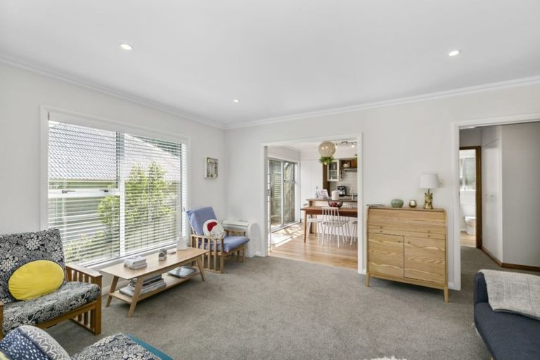Photo of property in 137 Houghton Bay Road, Houghton Bay, Wellington, 6023