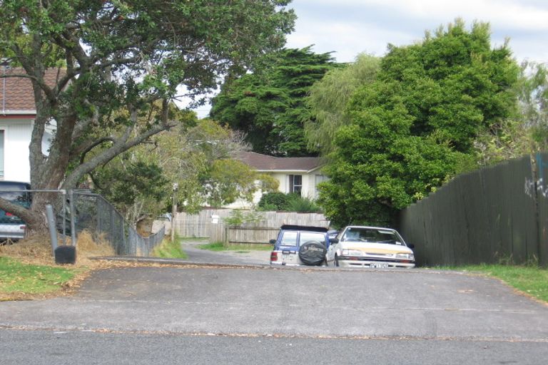 Photo of property in 2/24 Kelman Road, Kelston, Auckland, 0602