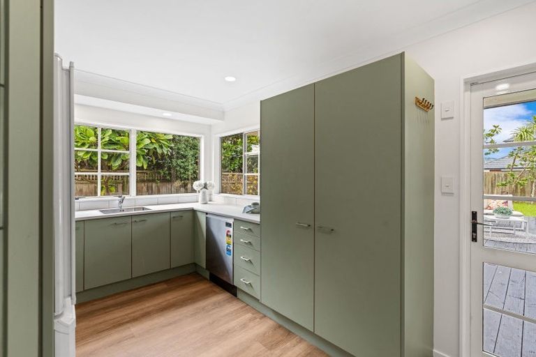 Photo of property in 14 Olliver Grove, Waikanae Beach, Waikanae, 5036