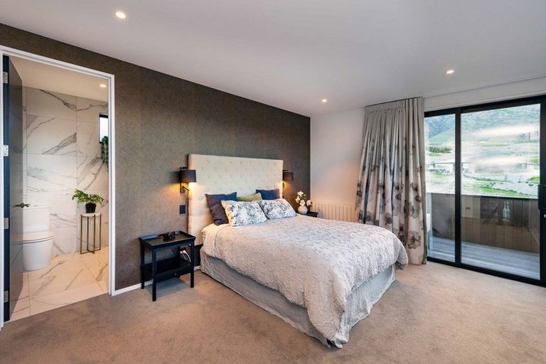 Photo of property in 15 Little Alpha Loop, Wanaka, 9305