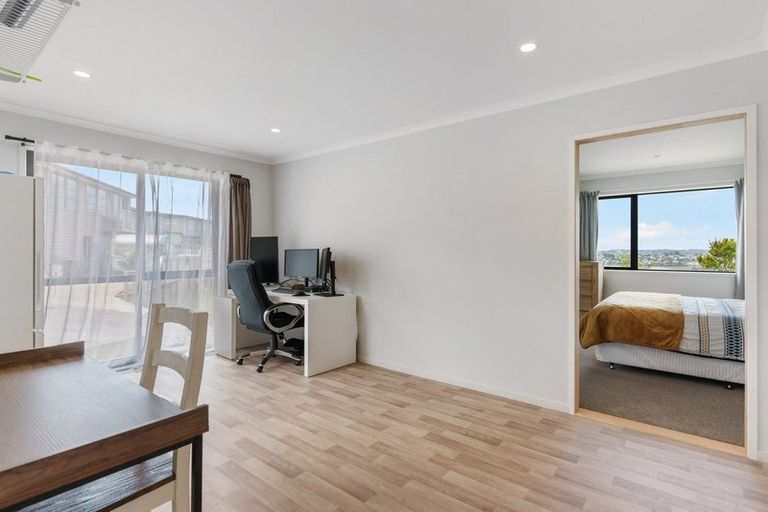 Photo of property in 76 Maire Road, Orewa, 0931