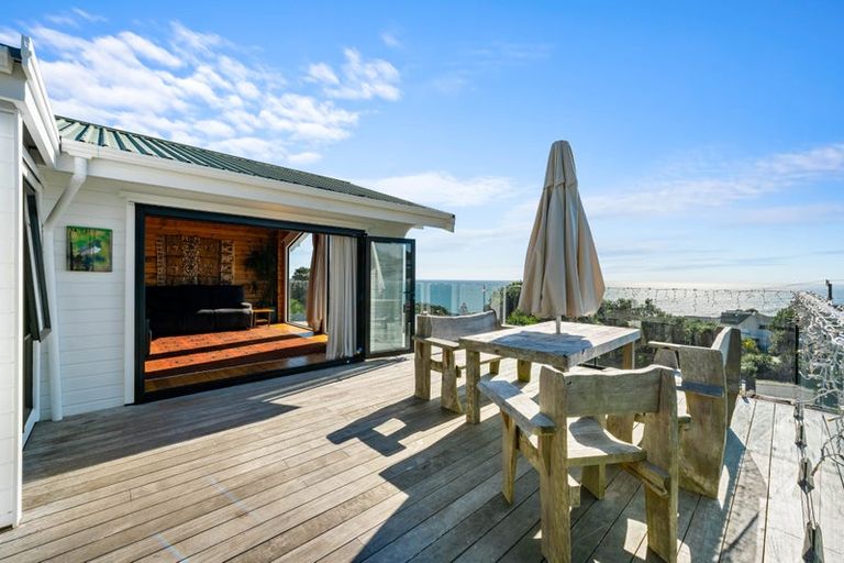Photo of property in 3 Edwin Mitchelson Road, Muriwai, Waimauku, 0881