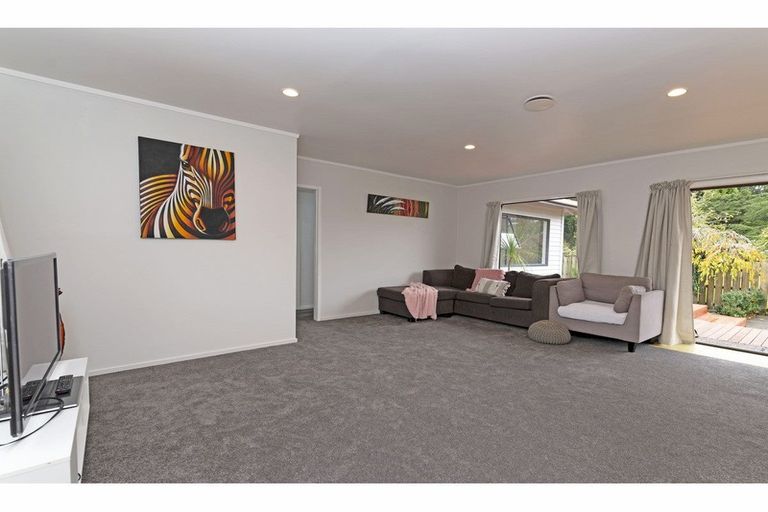 Photo of property in 21a Birdwood Road, Swanson, Auckland, 0612