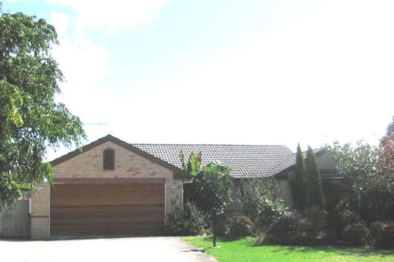 Photo of property in 1 Graven Court, Henderson, Auckland, 0612