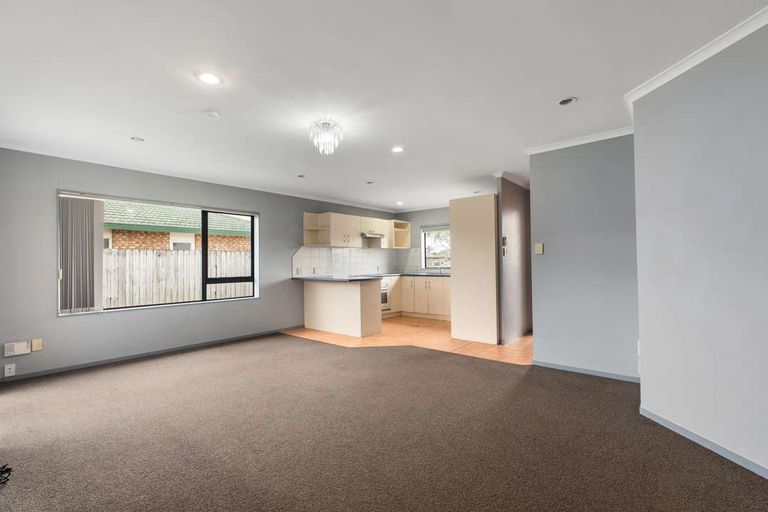Photo of property in 100a Manuroa Road, Takanini, 2112