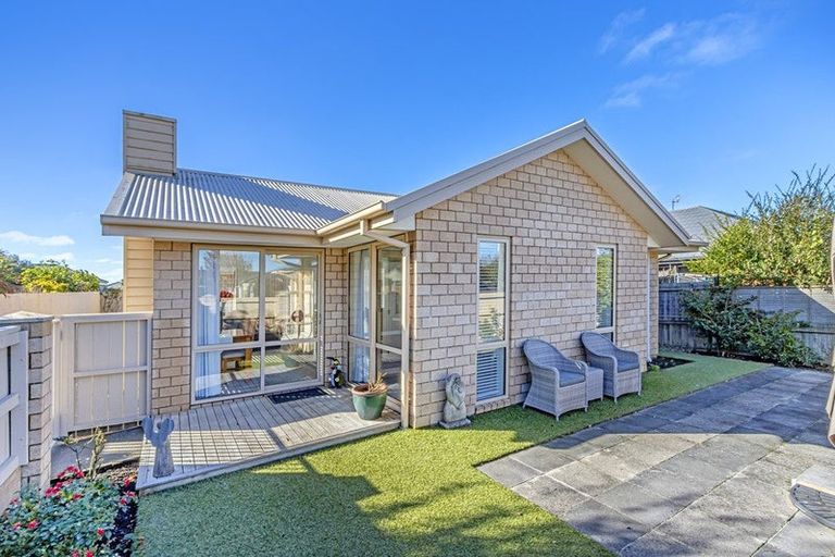 Photo of property in 1/44 Sawyers Arms Road, Northcote, Christchurch, 8052