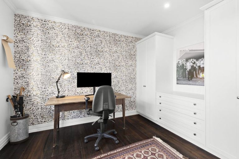 Photo of property in 17 West Road, Northland, Wellington, 6012