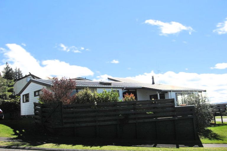 Photo of property in 19 Brunette Drive, Acacia Bay, Taupo, 3330