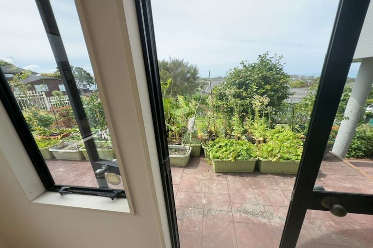 Photo of property in 16 Calypso Place, Rothesay Bay, Auckland, 0630