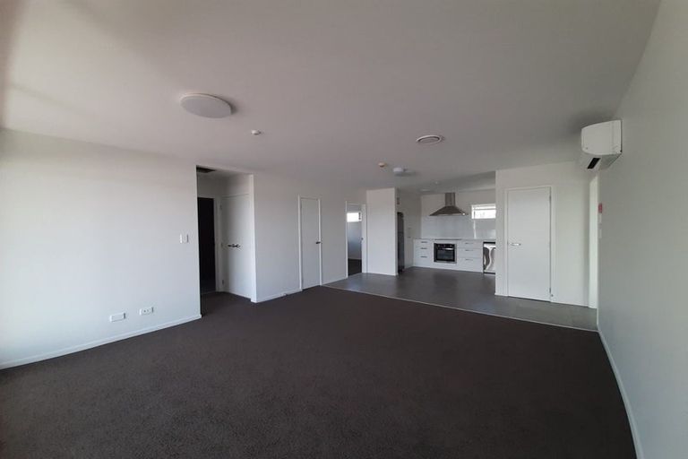 Photo of property in 1/4045f Great North Road, Glen Eden, Auckland, 0602