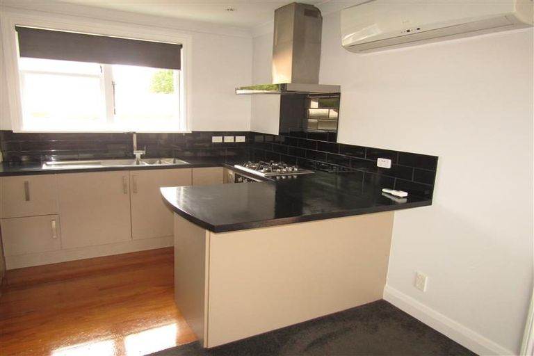 Photo of property in 118b Newlands Road, Newlands, Wellington, 6037