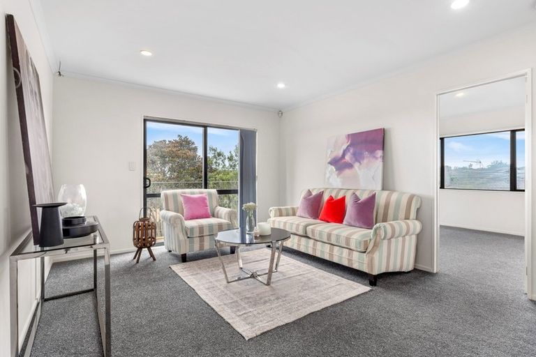 Photo of property in 16 Innisowen Place, Flat Bush, Auckland, 2019