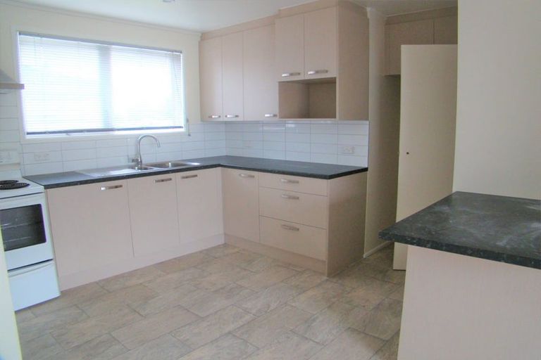 Photo of property in 20 Muir Avenue, Mangere Bridge, Auckland, 2022