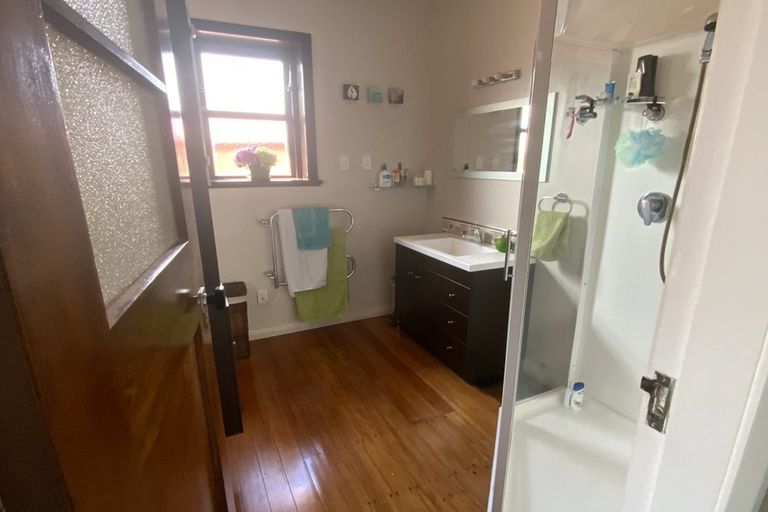 Photo of property in 2/10 Neil Avenue, Te Atatu Peninsula, Auckland, 0610