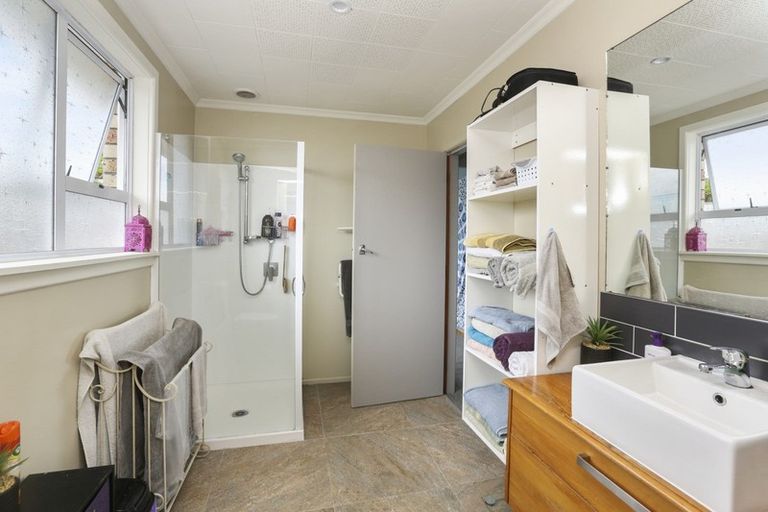 Photo of property in 15 Mount View Place, Spotswood, New Plymouth, 4310