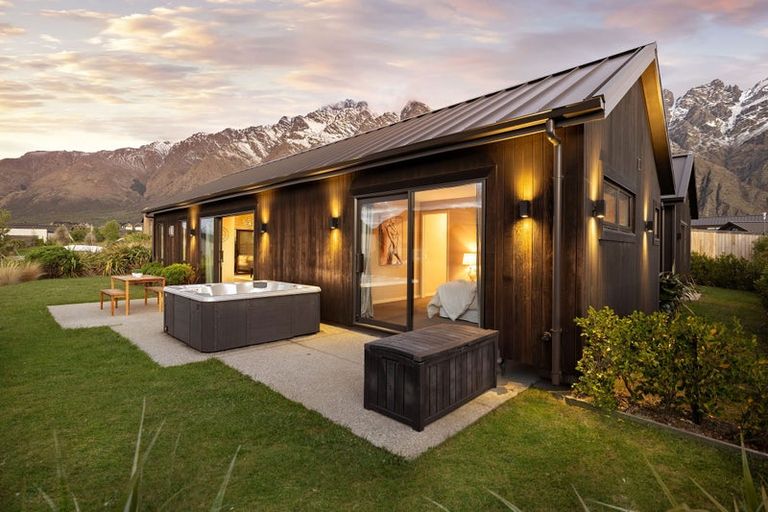 Photo of property in 17 Kerrera Lane, Jacks Point, Queenstown, 9371