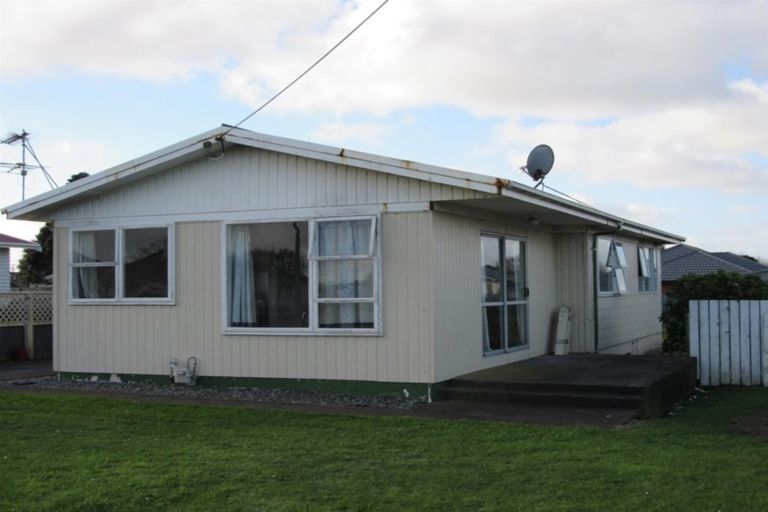 Photo of property in 11 Iredale Road, Hawera, 4610