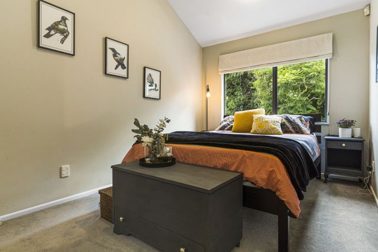 Photo of property in 10 St Lucia Place, Unsworth Heights, Auckland, 0632