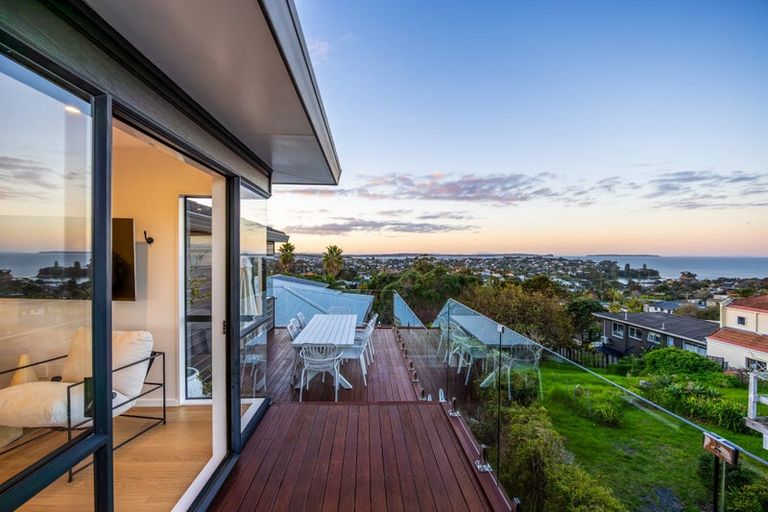 Photo of property in 2/30 Firth Road, Torbay, Auckland, 0630