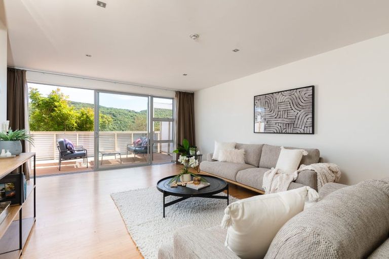 Photo of property in 10 Saddleback Grove, Karori, Wellington, 6012