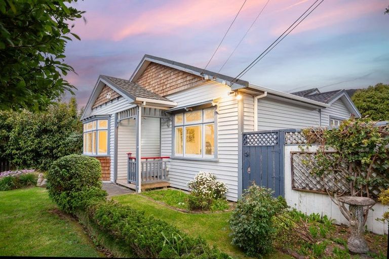 Photo of property in 284 Waiwhetu Road, Fairfield, Lower Hutt, 5011