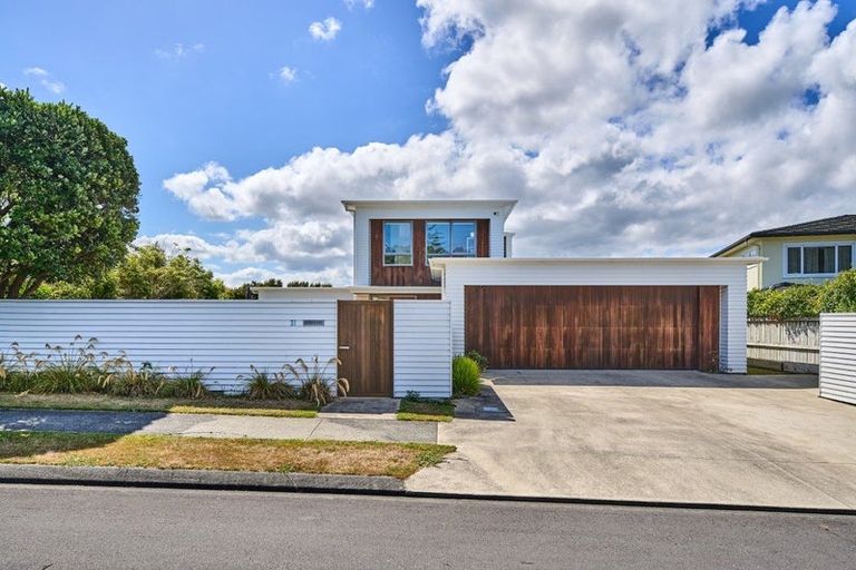 Photo of property in 31 Pendennis Point, Camborne, Porirua, 5026