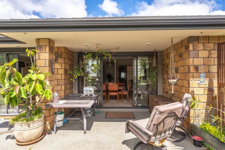 Photo of property in 15 Fairway Oaks Drive, Waikanae Beach, Waikanae, 5036