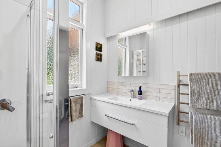 Photo of property in 12 Guys Hill Road, Hospital Hill, Napier, 4110