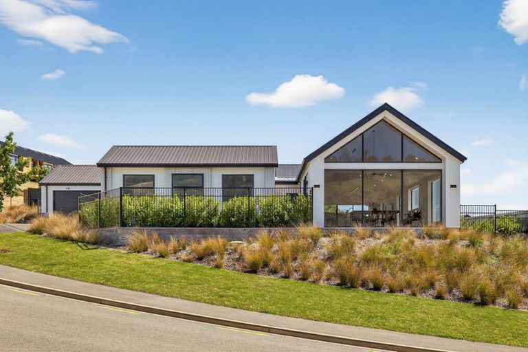 Photo of property in 6 Round Hill Rise, Cracroft, Christchurch, 8022