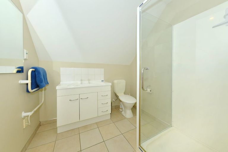 Photo of property in 28 Camberwell Place, Avonhead, Christchurch, 8042