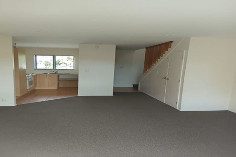 Photo of property in 6/44 Fields Parade, Oteha, Auckland, 0632